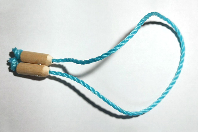 “片手でゴミ袋の口を縛るロープ”の製作
