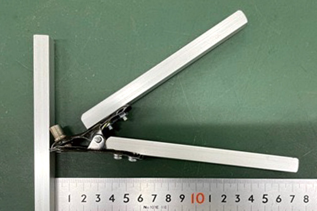 車いすのタイヤへ空気を入れやすくする自助具