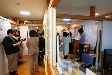 排せつケア対応力向上研修　展示品の見学